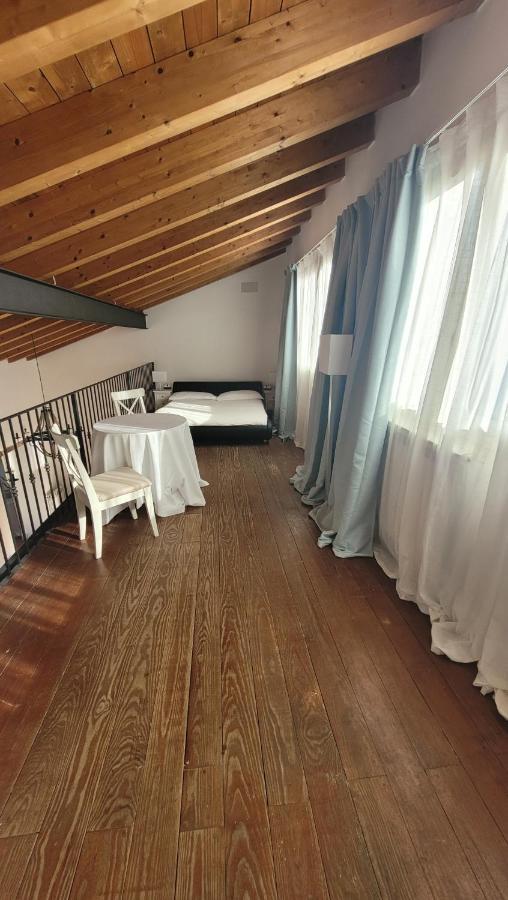 Charmerooms Villa Moroni La Depandance สเตซซาโน ภายนอก รูปภาพ